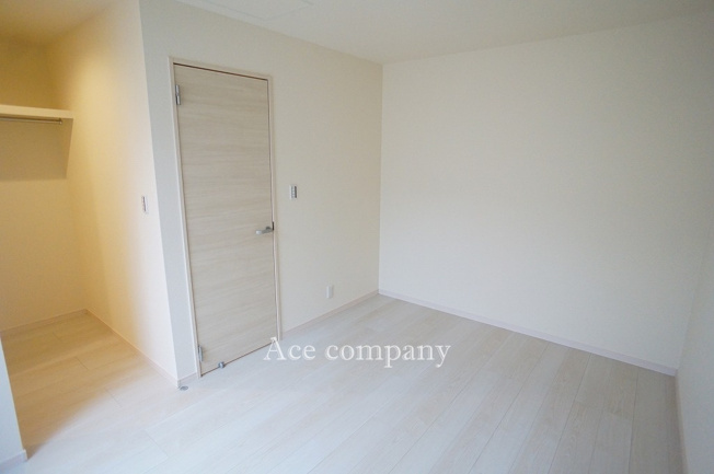 【寝室】 | 平野区加美鞍作3丁目　【3号棟/全4棟】 | 【3階：洋室6帖】大容量のウォークインクローク完備です！