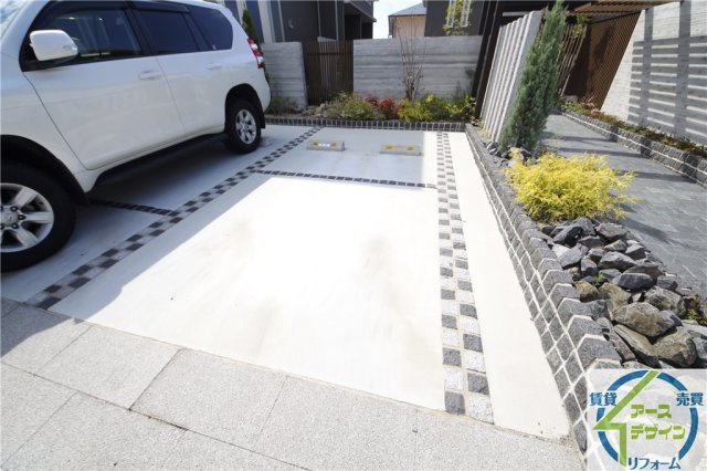 リッシュ・アヴニールの駐車場