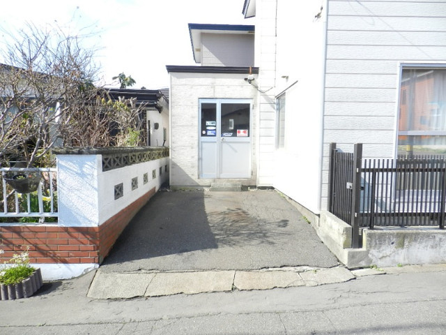 絵鞆町2丁目8-4戸建の駐車場