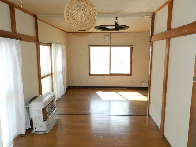 絵鞆町2丁目8-4戸建の居間・リビング