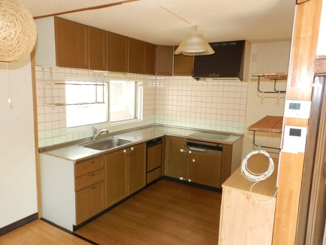 絵鞆町2丁目8-4戸建のキッチン