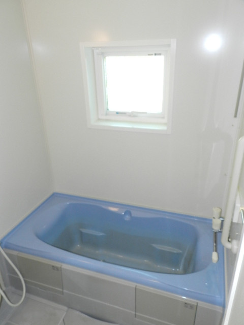 絵鞆町2丁目8-4戸建の浴室