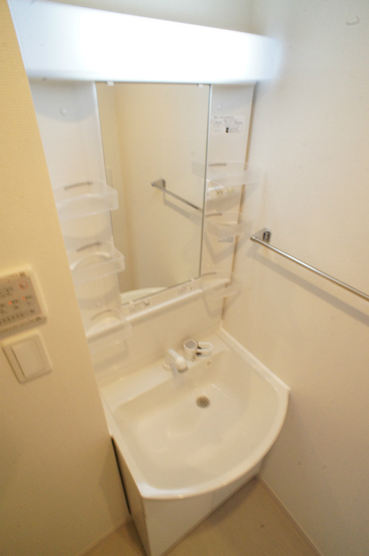 リブリ・フェリスの洗面所|明るい洗面所です