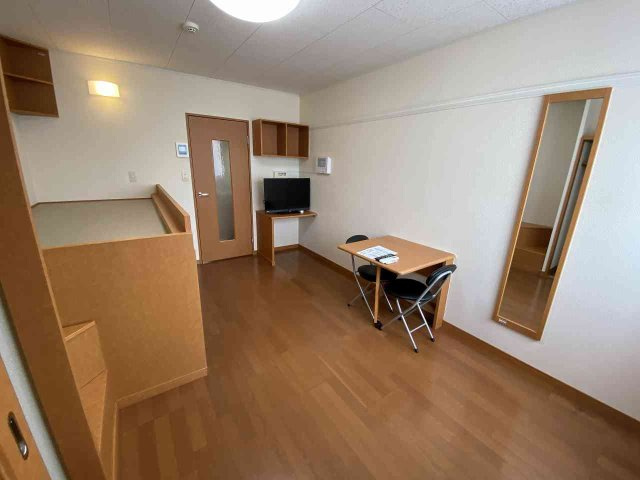 レオパレス光の森の居間・リビング|設備・仕様は号室により異なる為、現況を優先致します。