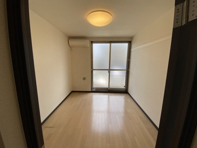 【居間・リビング】 | レオネクスト秣野 | 設備・仕様は号室により異なる為、現況を優先致します。