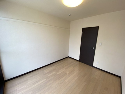 【居間・リビング】 | レオネクスト秣野 | 設備・仕様は号室により異なる為、現況を優先致します。