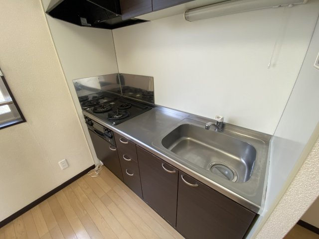 レオネクスト秣野のキッチン|設備・仕様は号室により異なる為、現況を優先致します。