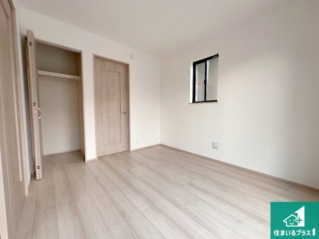 明石市沢野　新築一戸建ての洋室|シンプルな洋室は、自分好みのインテリアが楽しめます♪ご家族とインテリアや家具を選びに行くのは新築購入時の醍醐味の一つです。ぜひお楽しみください♪