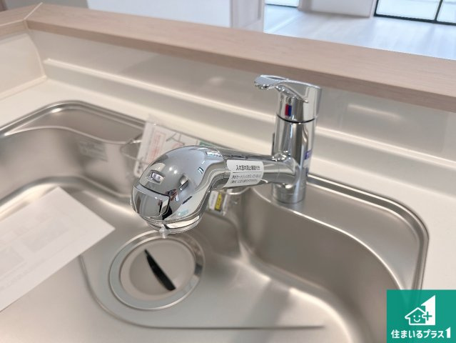 明石市沢野　新築一戸建ての設備|浄水器を内蔵！炊飯時、お茶を作る時に安心してお水を使えます！お湯と冷水、浄水と原水、シャワーの切替えもワンタッチです！