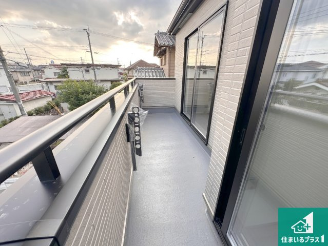 明石市沢野　新築一戸建てのバルコニー|ワイドバルコニーは洗濯物を干すスペースが広いのでご家族が多くても安心！