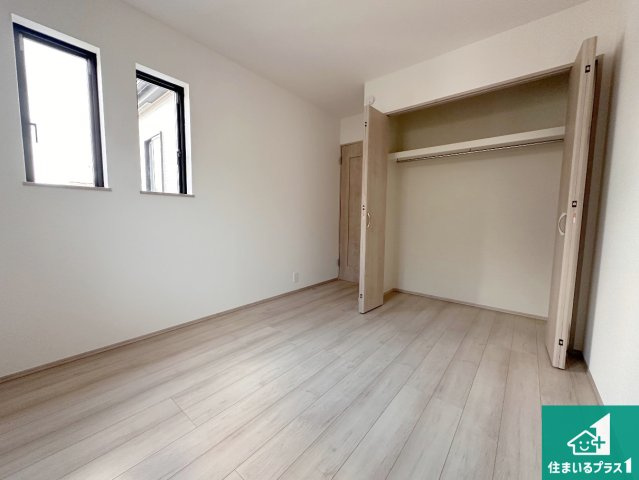 明石市沢野　新築一戸建ての洋室|収納スペースが充実しているので子供の成長に合わせてたくさん収納ができます！家族構成に合わせた様々な活用ができる収納！