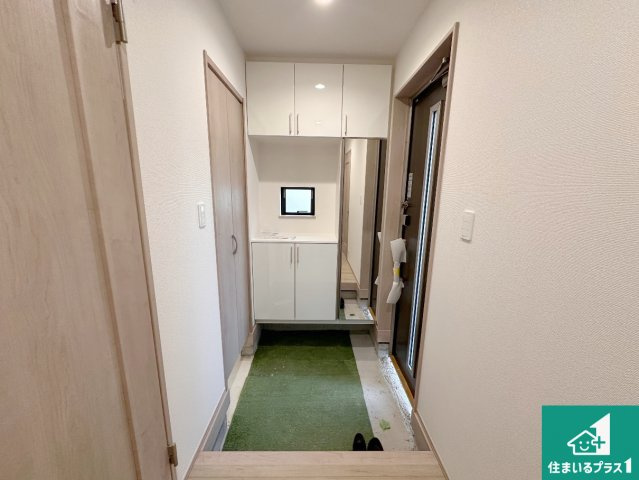 明石市沢野　新築一戸建ての玄関|シューズボックスにはたくさんの靴が収納できるので玄関周りはいつもスッキリ！ご家族が増えても安心！