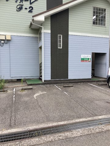 ラフォーレF2の駐車場