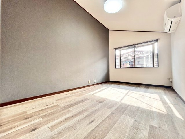 豊島区南長崎6丁目　中古戸建の洋室|自分だけのプライベート空間。明るく温もりを感じることができる居室です。

現地ご見学希望・資料請求などお気軽にお問い合わせ下さい！
03-5990-5201