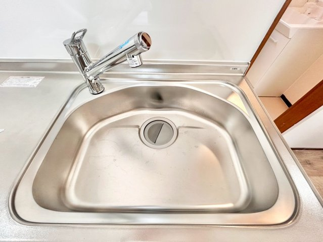 豊島区南長崎6丁目　中古戸建のキッチン|清潔感のあるキッチンです。使い勝手の良いキッチンで効率よくお料理ができます！

現地ご見学希望・資料請求などお気軽にお問い合わせ下さい！
03-5990-5201