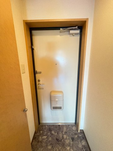 福岡市博多区築港本町の賃貸マンションの玄関