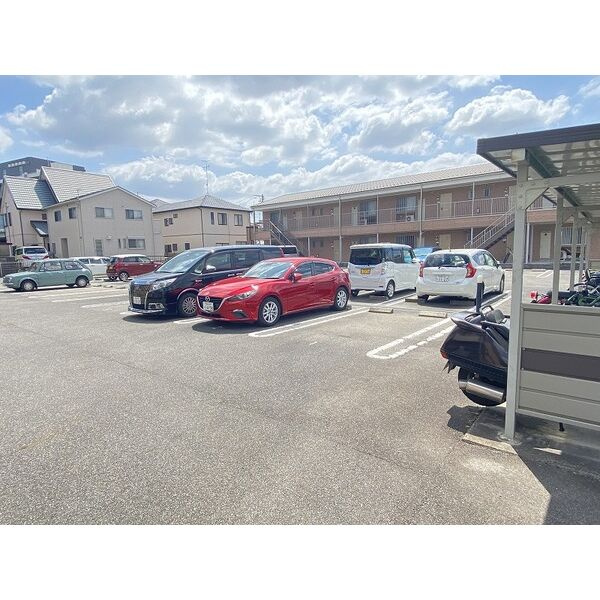 シャルマンソレイユＡ・Ｂの駐車場