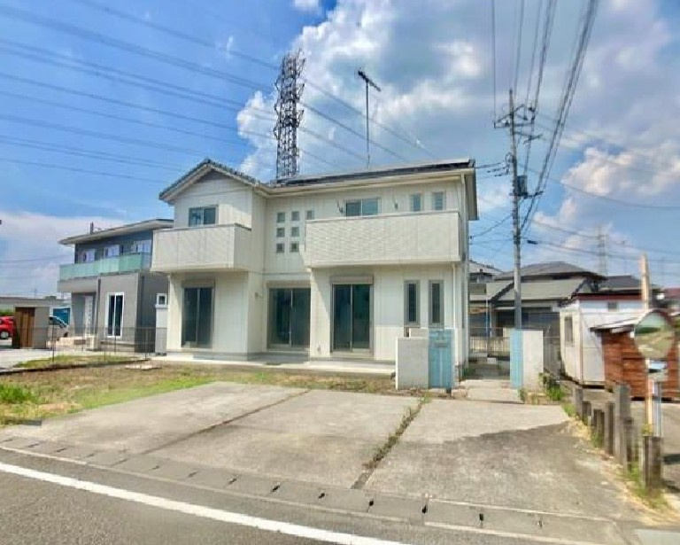 小山市粟宮　中古戸建の前面道路含む現地写真