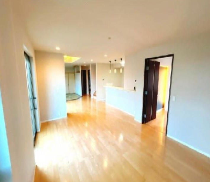 小山市粟宮　中古戸建の居間・リビング