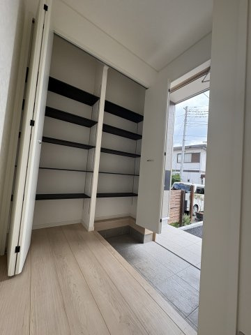 所沢市小手指南第37の玄関