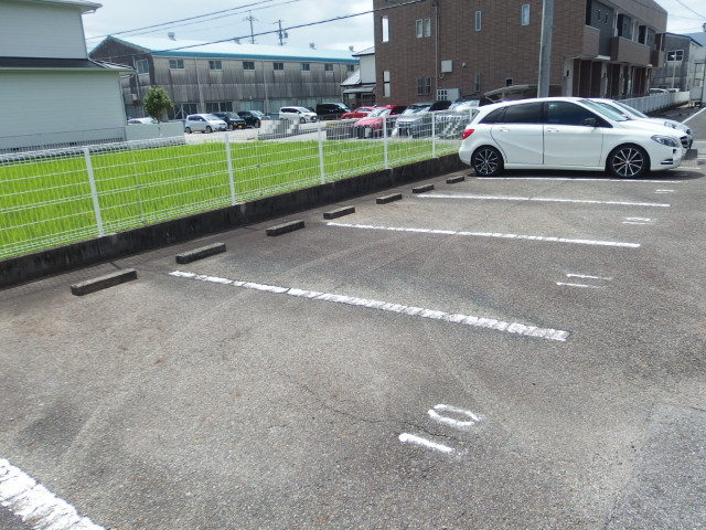 Surplus　One都美Ｂの駐車場