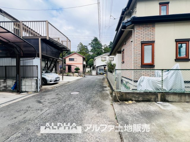 ~羽村羽西~Remodeled Homeの前面道路含む現地写真|【House of the Sun】
◆明るい家◆太陽の温かな光がお家全体を照らす。そこには目を輝かせ笑顔で見つめてくれる君がいて、「ただいま」の言葉がこだまする。そんな君の瞳に恋している。