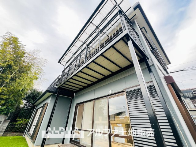 ~羽村羽西~Remodeled Homeの外観|【outward appearance】
◆時を忘れる場所◆みんなが集い、食事と楽しい会話が始まる。話に夢中になり、ついつい時を忘れ夜半過ぎになってしまう。そんな束の間の幸せを感じさせてくれる場所。