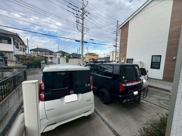 -三丁目不動産-　本庄市朝日町二丁目　平成31年築美観の駐車場