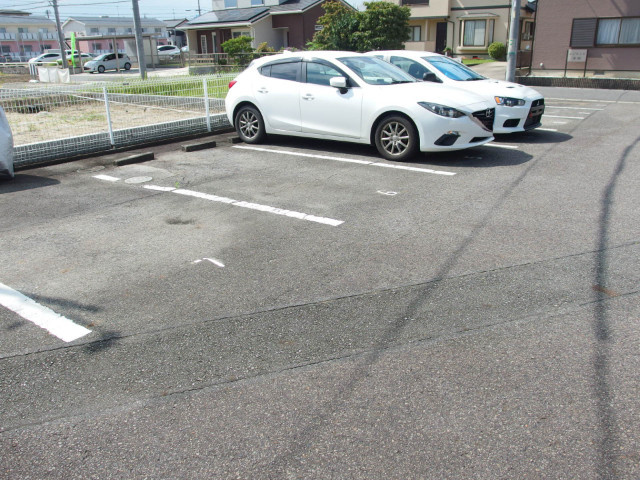 Ｓａｒｐｌｕｓ　Ｏｎｅ　本田の駐車場