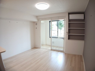 【内装】 | アッシュⅤ | 明るい色調の室内です