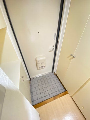 ジェネピア東千葉の玄関|※反転タイプ