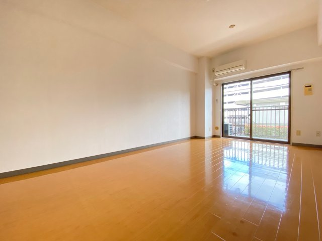 ジェネピア東千葉の居間・リビング