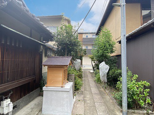 小山下総町 中古テラスの前面道路含む現地写真