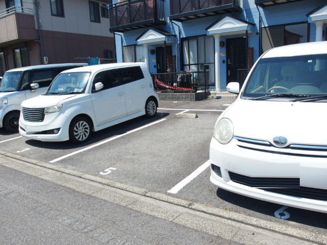 グレイスフル２１の駐車場
