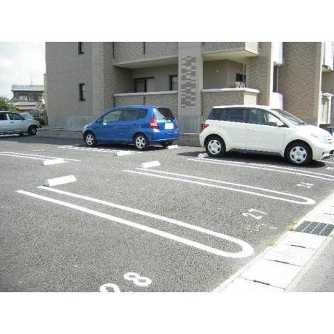 プレステージステラマリスの駐車場