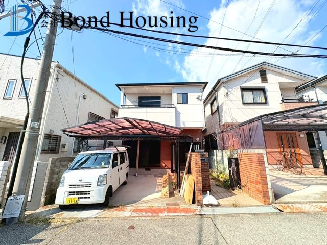 リフォ済み即入居可　並列2台駐車可　谷八木　築25年の前面道路含む現地写真