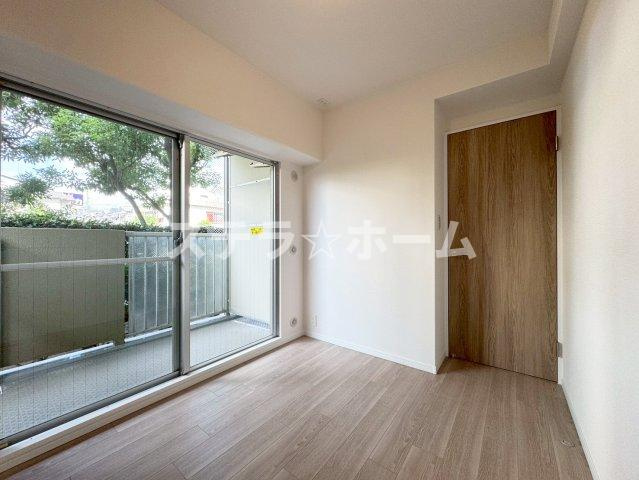 ユアサハイム新高の洋室|落ち着いた色調の洋室です