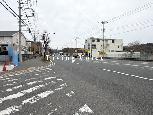 【前面道路含む現地写真】 | 【仲介手数料０円】藤沢市大庭6期　新築一戸建て　全2棟 | 【仲介手数料０円】藤沢市大庭6期　新築一戸建て　全2棟