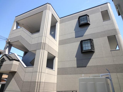 【エントランス】 | ヴィラプレール | 外観写真（昼）