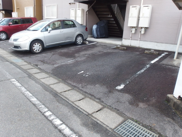 サープラスグレイスⅠの駐車場