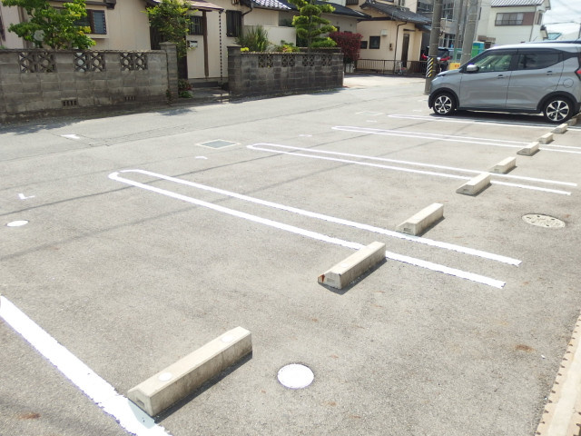 クレール（ハシメ）の駐車場