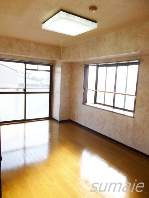 王子サウスウイングの居間・リビング|洋室になります☆