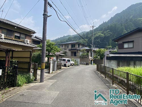 八瀬近衛町 土地(A+B)の前面道路含む現地写真