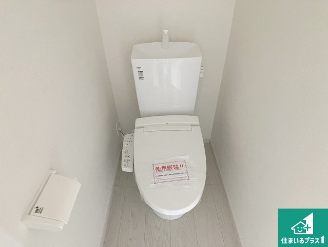 加古郡播磨町東本荘　第1期　新築一戸建てのトイレ|1・2階の2ヶ所にあるので、朝の忙しい時間の順番待ちもなく、深夜の利用にも大変便利です。