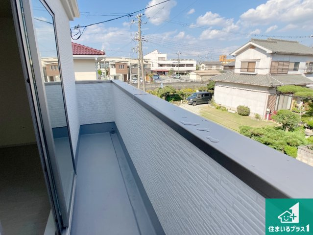 加古郡播磨町東本荘　第1期　新築一戸建てのバルコニー|ワイドバルコニーは洗濯物を干すスペースが広いのでご家族が多くても安心！