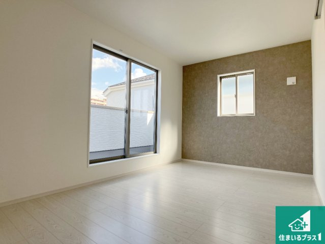 加古郡播磨町東本荘　第1期　新築一戸建ての洋室|収納スペースが充実しているので子供の成長に合わせてたくさん収納ができます！家族構成に合わせた様々な活用ができる収納！