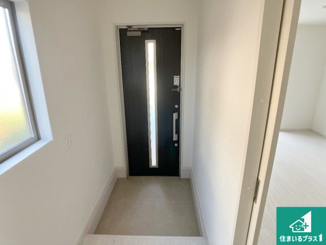 加古郡播磨町東本荘　第1期　新築一戸建ての玄関|シューズボックスにはたくさんの靴が収納できるので玄関周りはいつもスッキリ！ご家族が増えても安心！