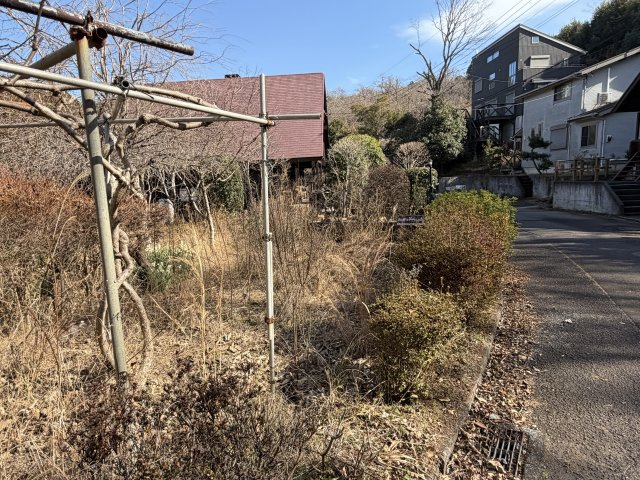 あじろ南熱海が丘の前面道路含む現地写真