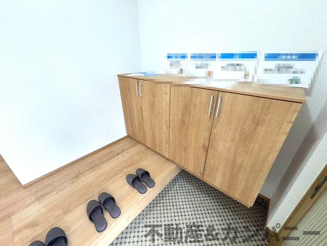 松前町筒井中古戸建の収納|玄関収納です