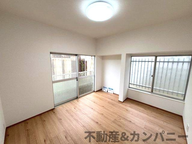 松前町筒井中古戸建の洋室|きれいな洋室です